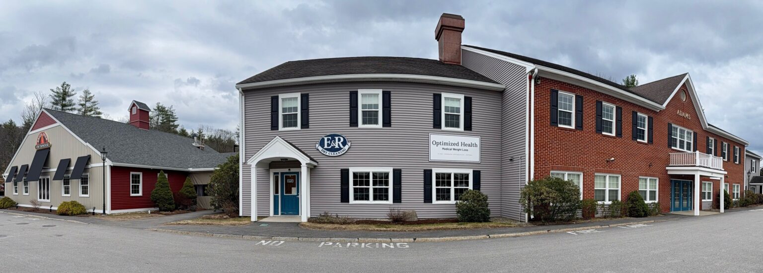 View of the front of E&R Cleaners in Bedford.